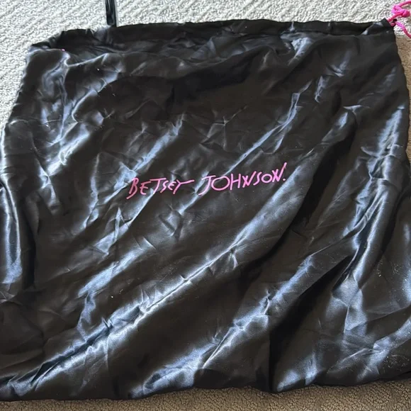 NWOT Betsy Johnson duffle bag. - Picture 4 of 4